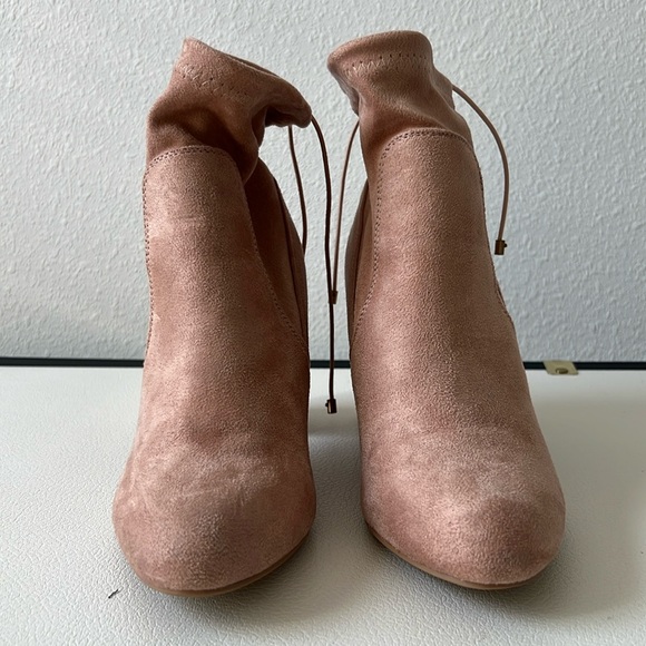 Pink faux suede boots - Picture 1 of 8